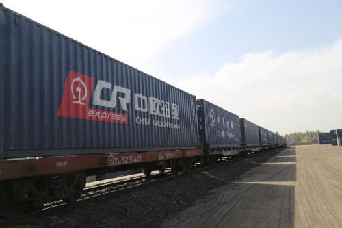 新疆南疆集拼集运货运班列助力农副产品走出去